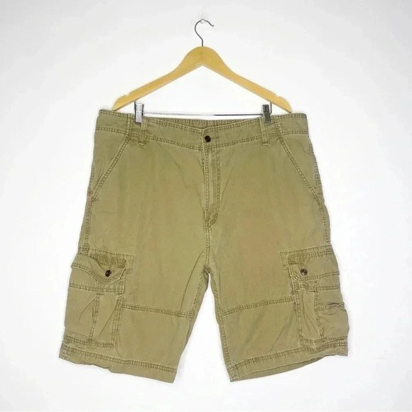 Levi's Khaki Mens Cargo Shorts Size 42 - Picture 1 of 6